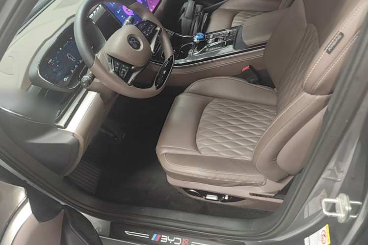 BYD Han 2023 car image #15