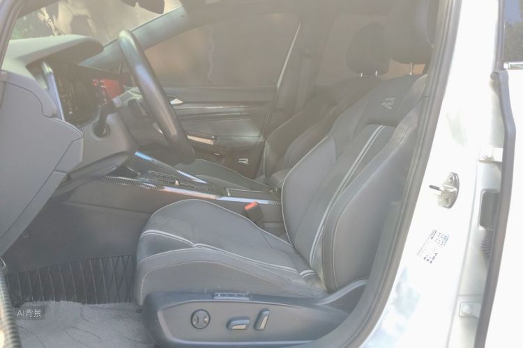 Volkswagen Golf 2021 car image #17