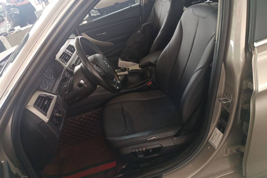 BMW 3 Series 2015 car image #18