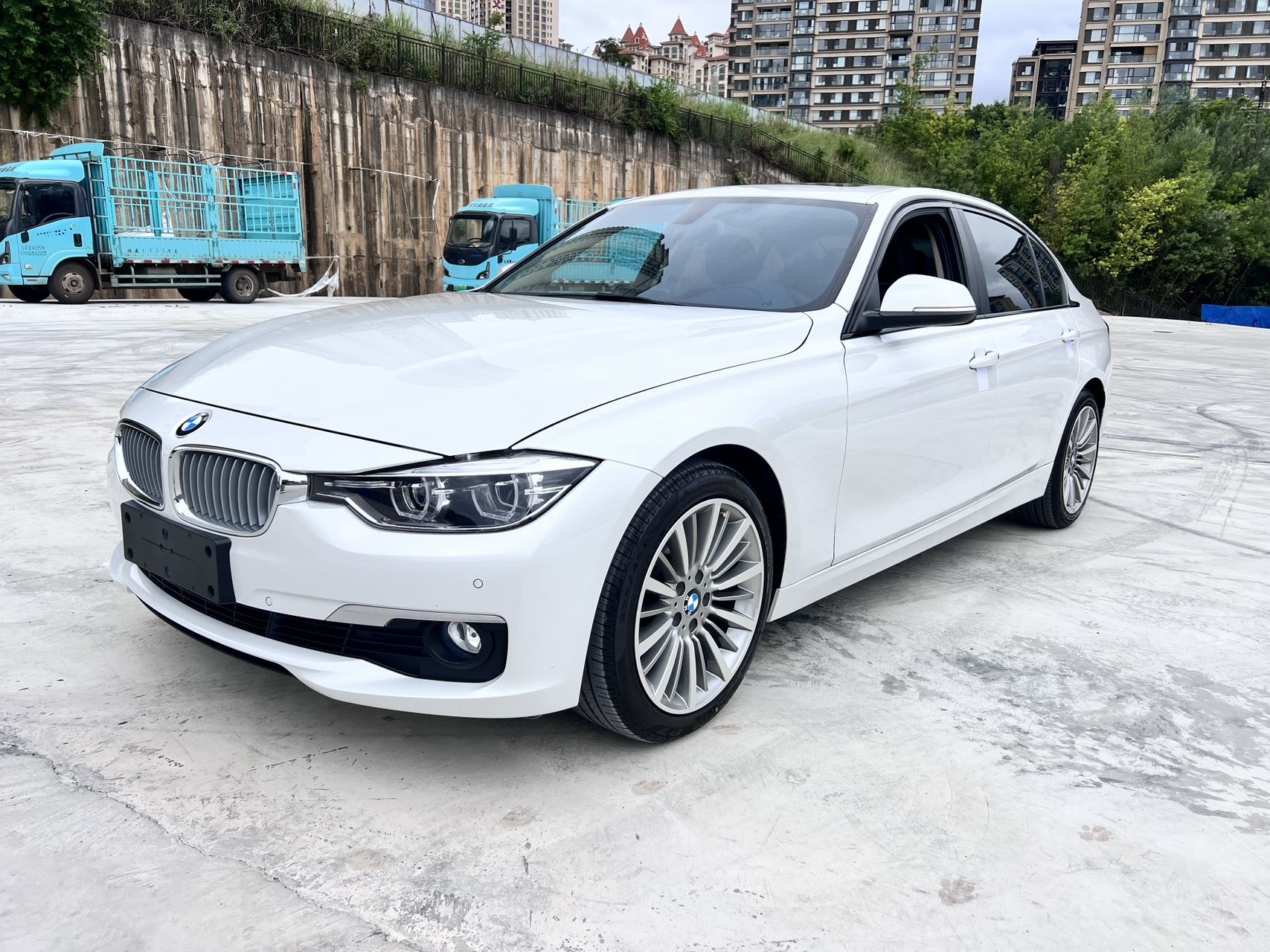 BMW 3 Series 2019 car image 