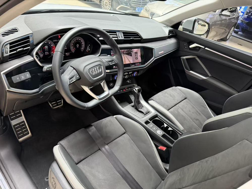 Audi Q3 2022 car image #7