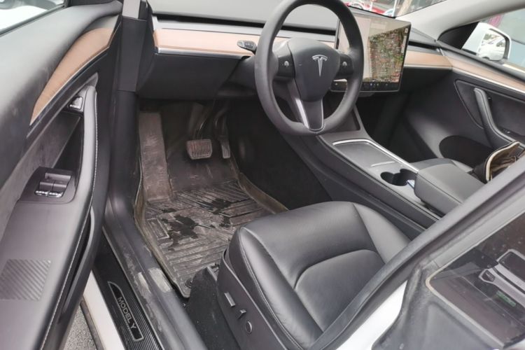 Tesla Model Y 2021 #16 Tesla Model Y 2021 car image #16