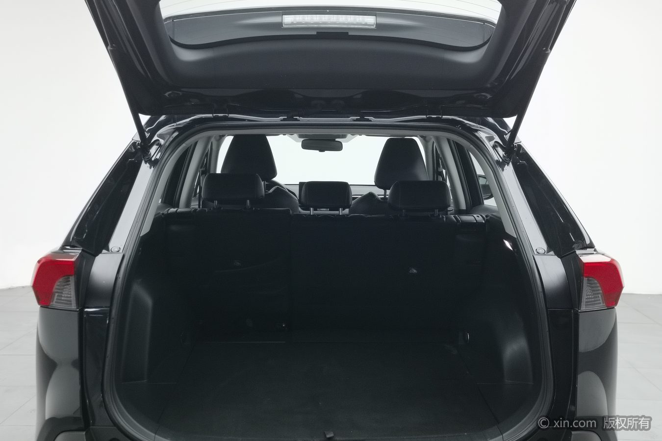 Toyota RAV4 2023 image de voiture #17