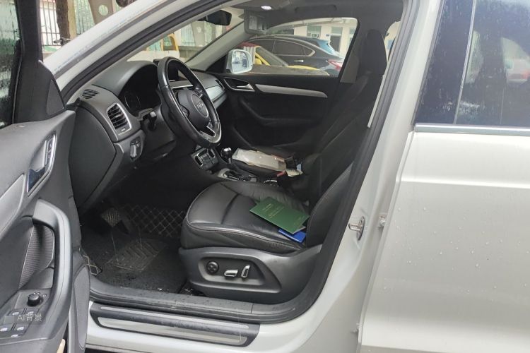 Audi Q3 2017 car image #18