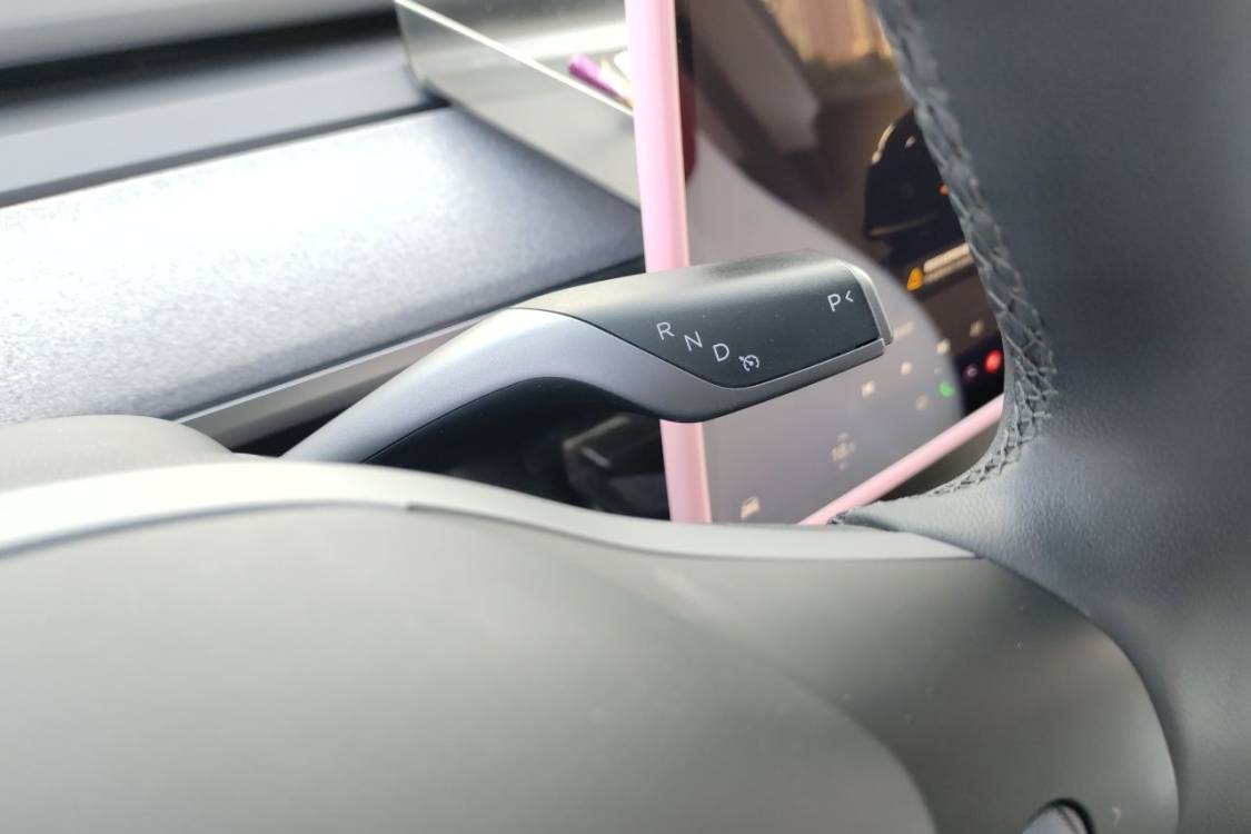 Tesla Model Y 2024 #27 Tesla Model Y 2024 car image #27