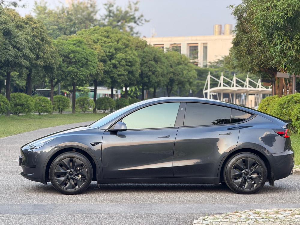 Tesla Model Y 2024 #4 Tesla Model Y 2024 car image #4