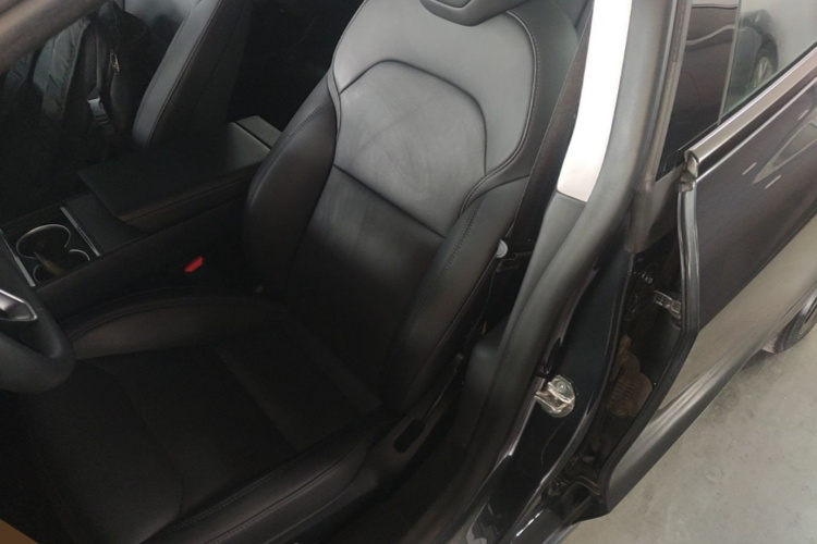 Tesla Model 3 2024 car image #17