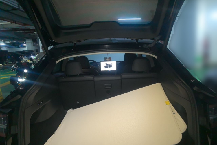 Tesla Model Y 2022 car image #17