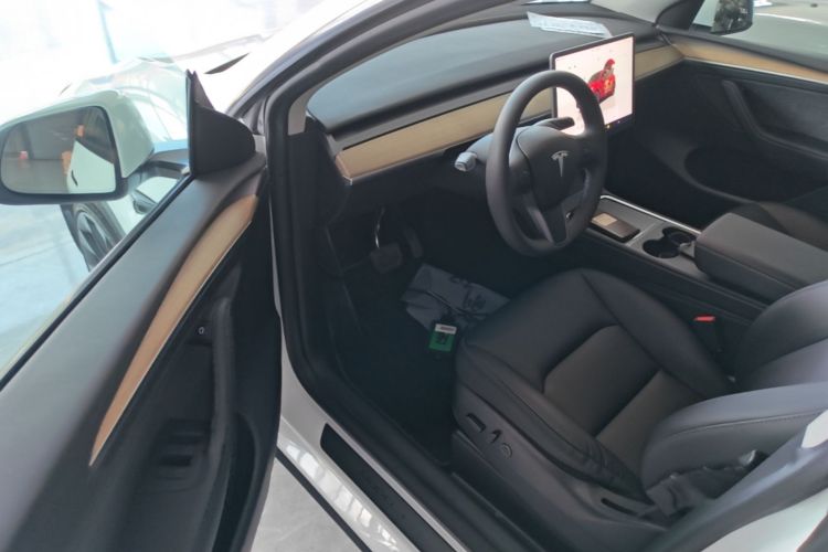 Tesla Model Y 2023 #16 Tesla Model Y 2023 car image #16