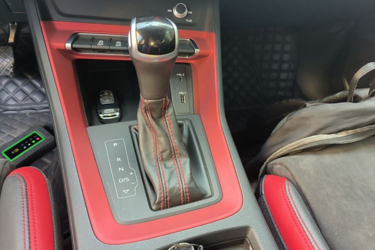Audi Q3 2019 car image #18