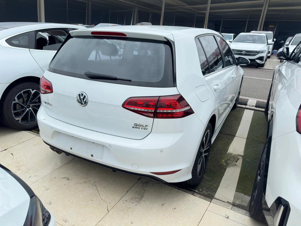 Volkswagen Golf 2017 car image #6