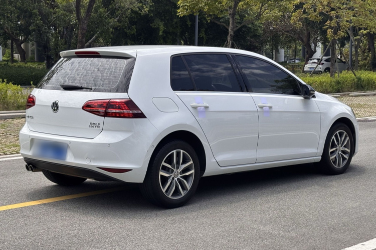Volkswagen Golf 2017 car image #7