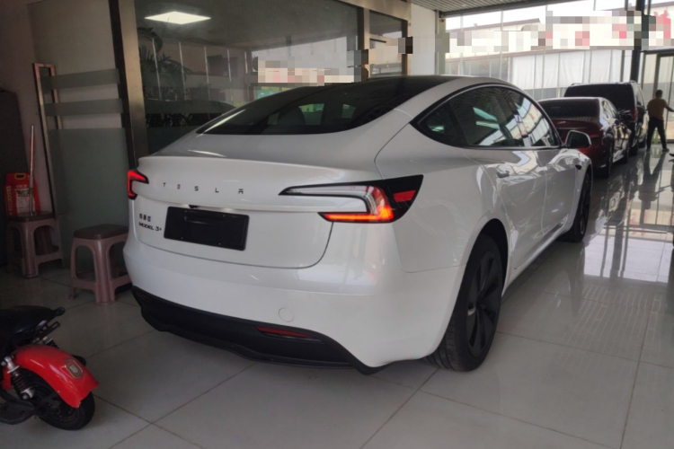 Tesla Model 3 2026 car image #7