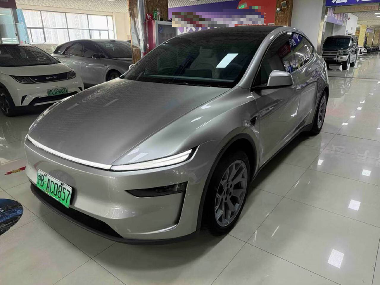 Tesla Model Y L 2025 #2 Tesla Model Y L 2025 car image #2