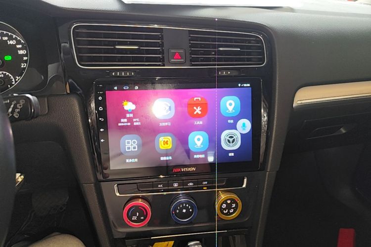 Volkswagen Golf 2020 car image #13