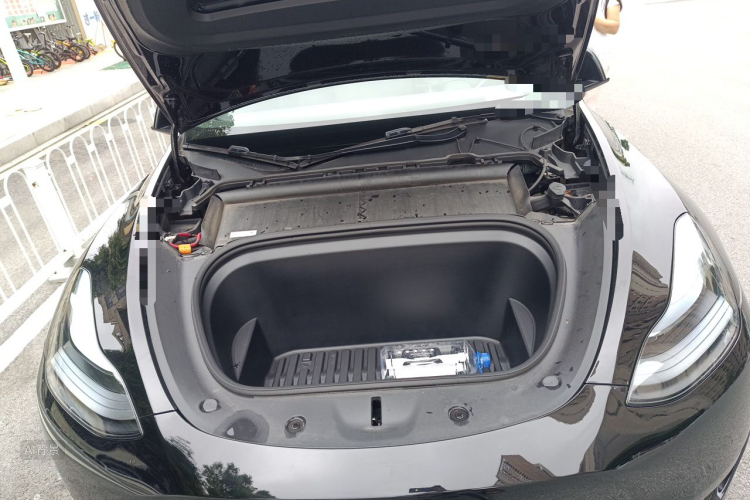 Tesla Model Y 2024 car image #22