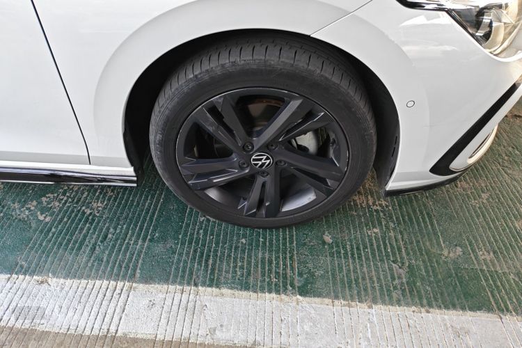 Volkswagen Golf 2023 #9 Volkswagen Golf 2023 صورة سيارة #9