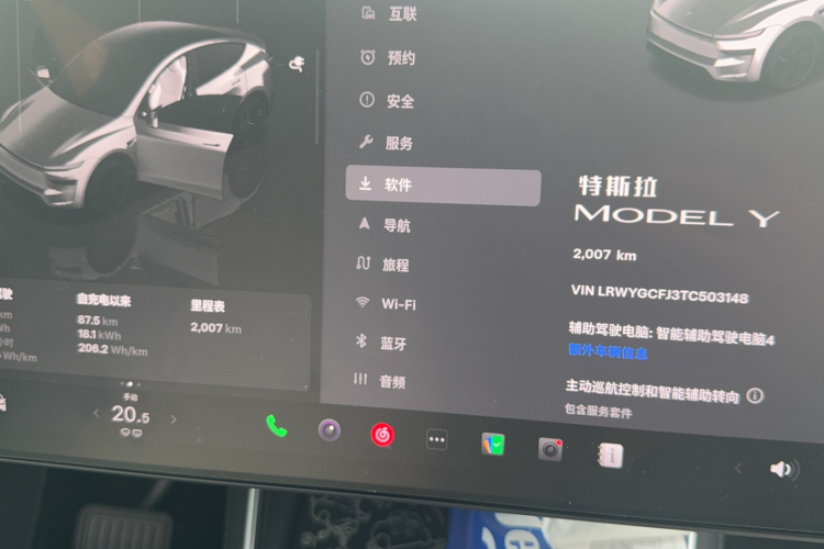Tesla Model Y 2026 #18 Tesla Model Y 2026 car image #18