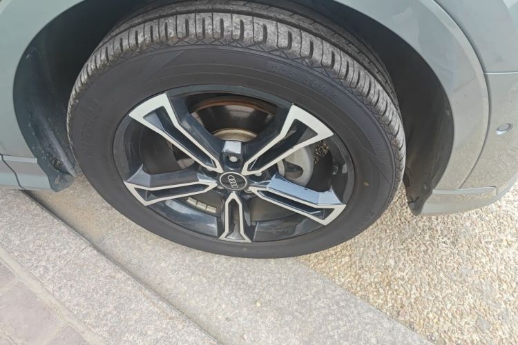 Audi Q3 2021 car image #6