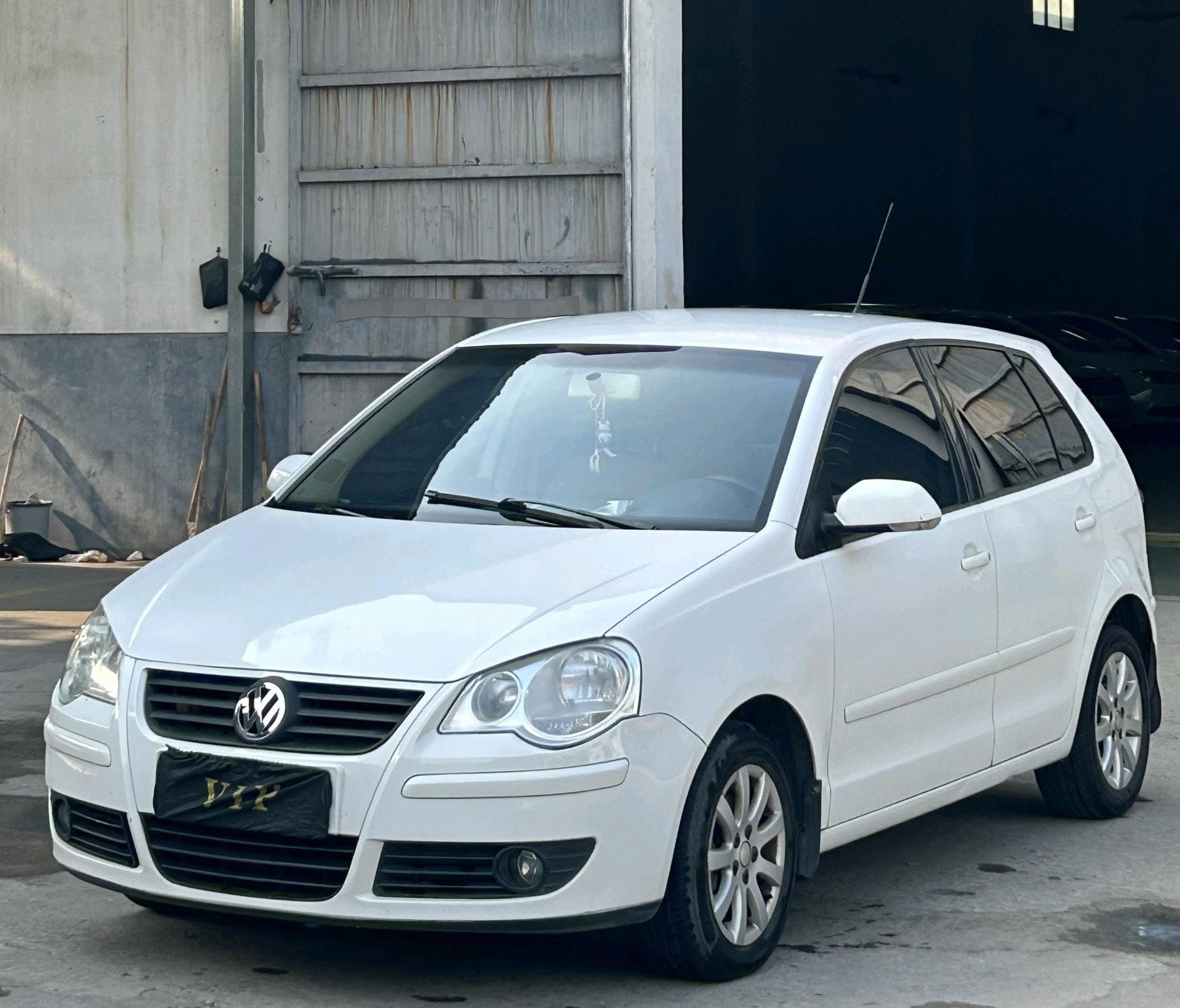 Volkswagen Polo 2010 Volkswagen Polo 2010 car image