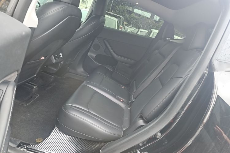 Tesla Model Y 2021 immagine di auto #17