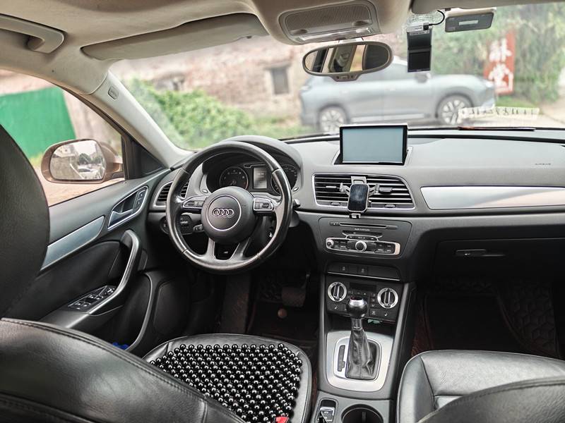 Audi Q3 2014 car image #10