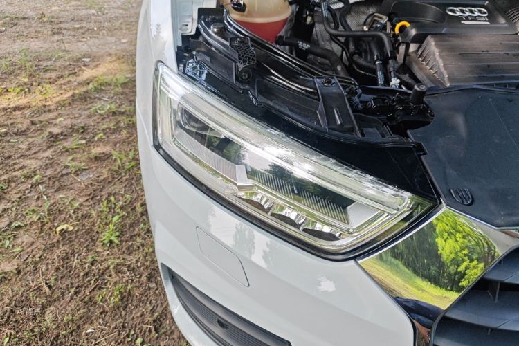 Audi Q3 2019 car image #8