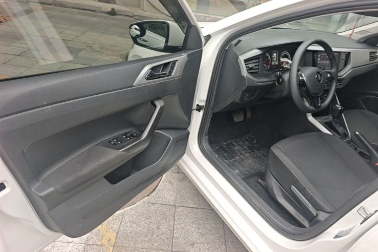 Volkswagen Polo 2021 immagine di auto #16