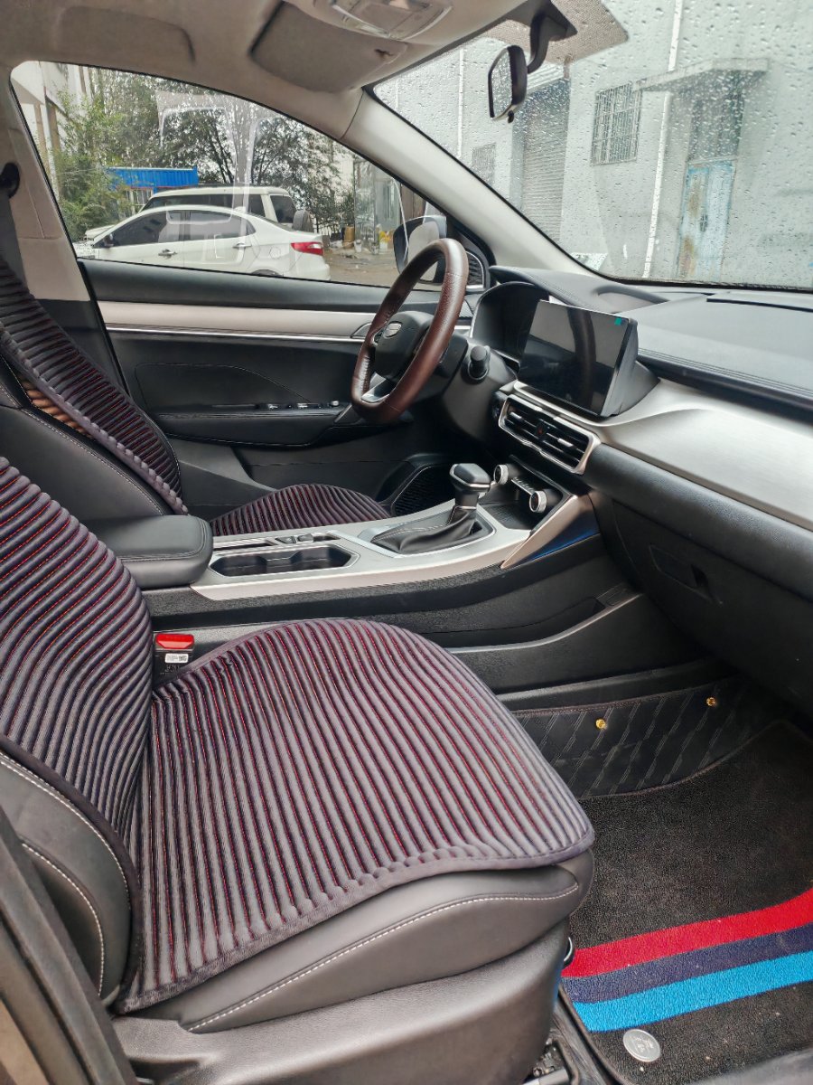GEELY Coolray 2026 car image #5