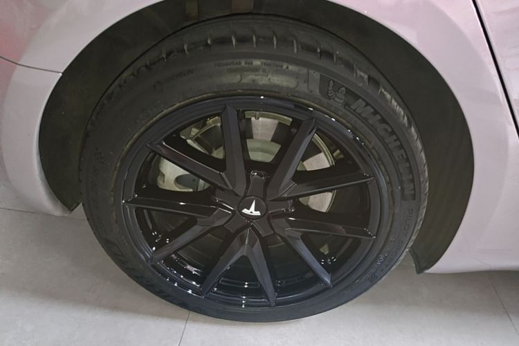 Tesla Model 3 2022 car image #10