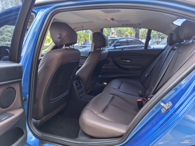 BMW 3 Series 2018 car image #5