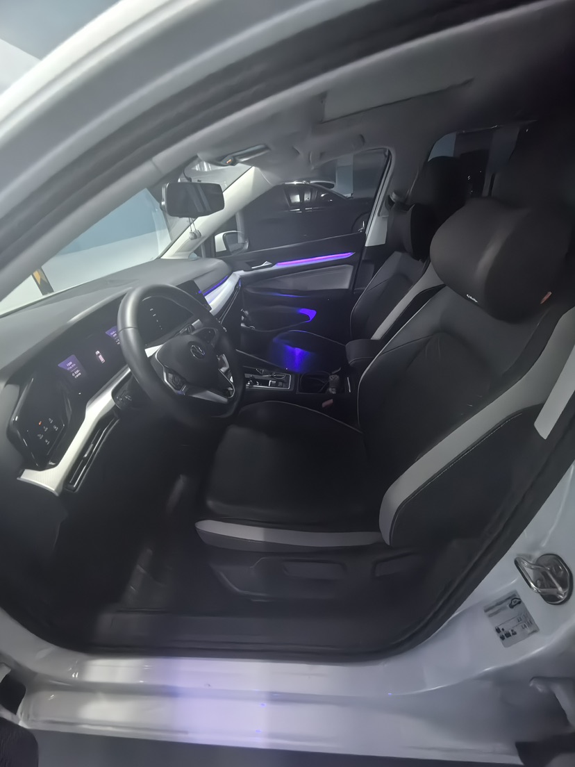 Volkswagen Golf 2023 car image #4