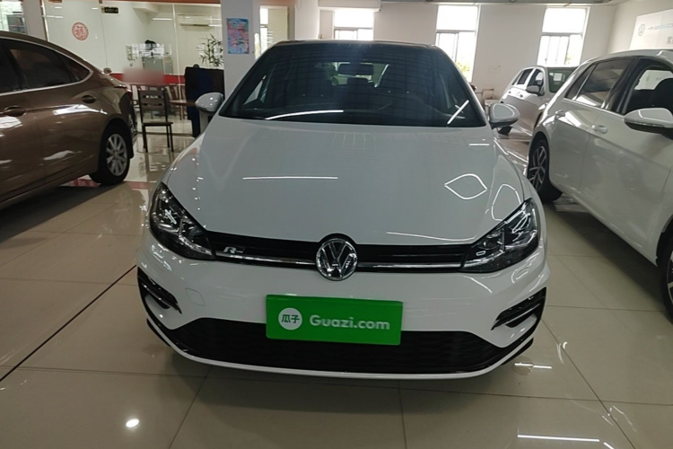 Volkswagen Golf 2020 car image #3