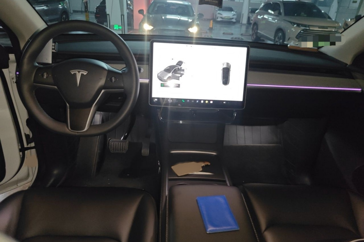 Tesla Model Y 2024 immagine di auto #12