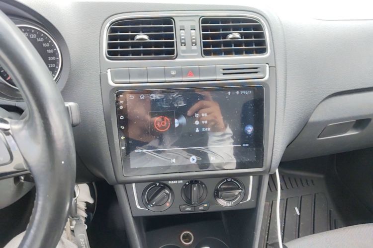 Volkswagen Polo 2016 car image #15