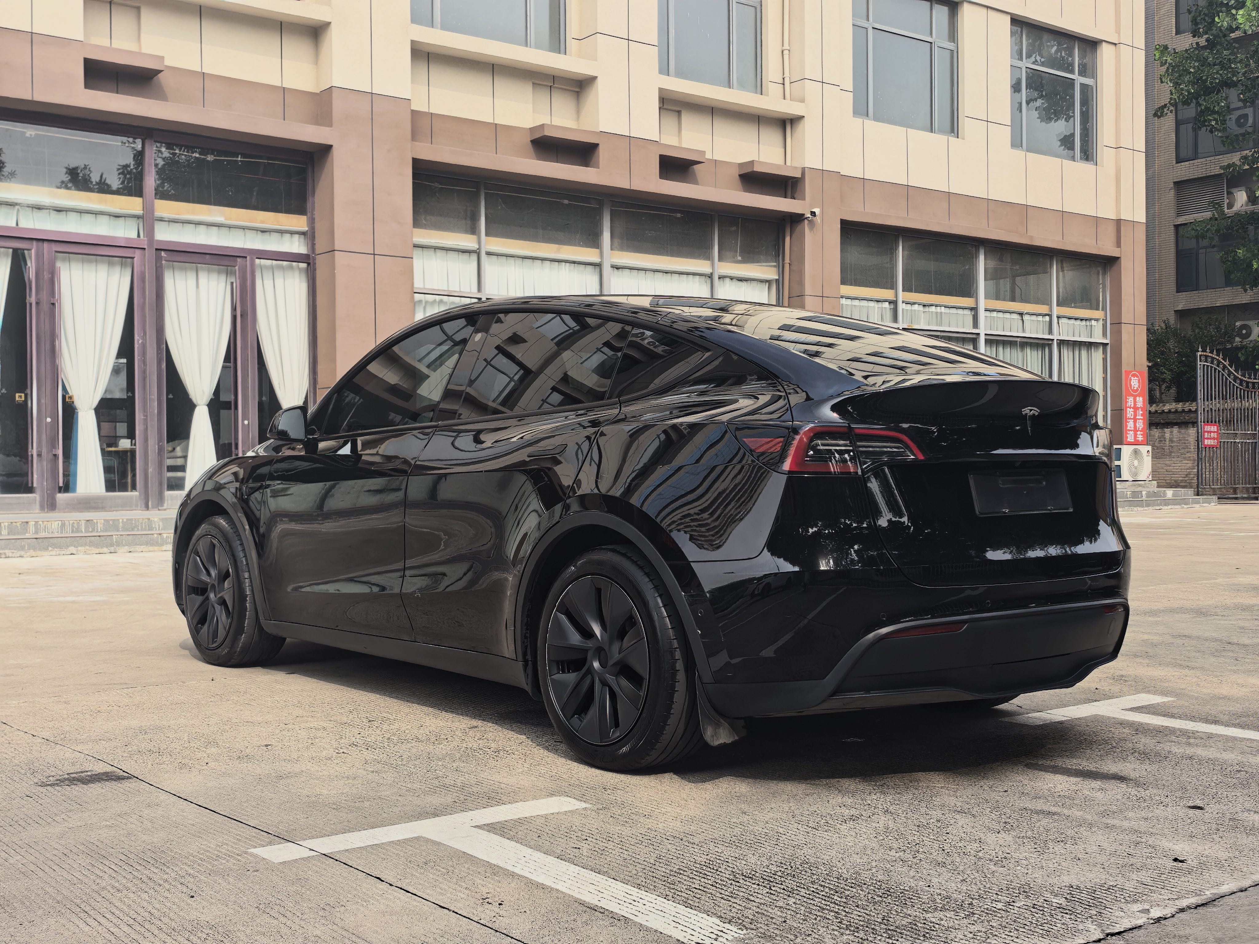 Tesla Model Y 2022 #7 Tesla Model Y 2022 car image #7