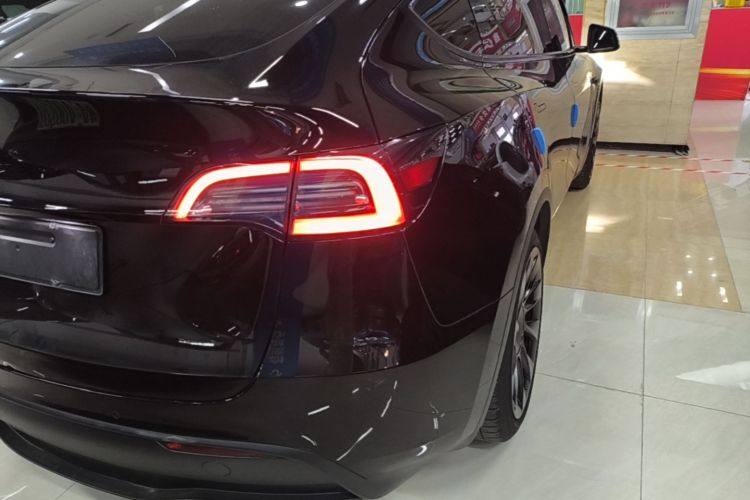Tesla Model Y 2023 #8 Tesla Model Y 2023 car image #8
