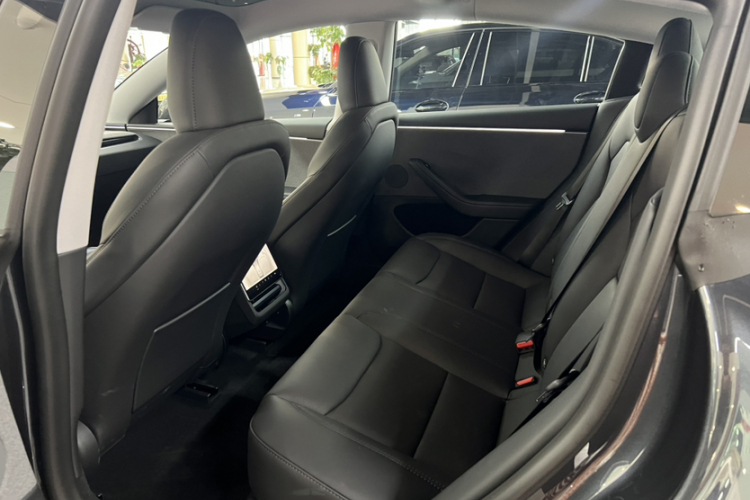 Tesla Model 3 2026 car image #11
