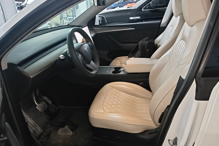 Tesla Model Y 2023 #17 Tesla Model Y 2023 car image #17