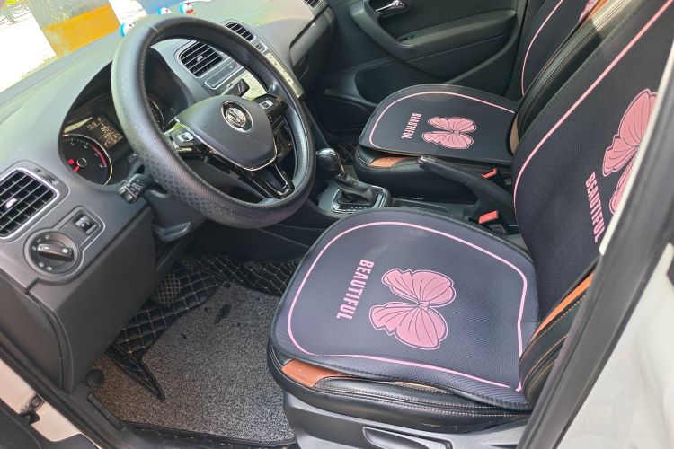 Volkswagen Polo 2017 car image #15