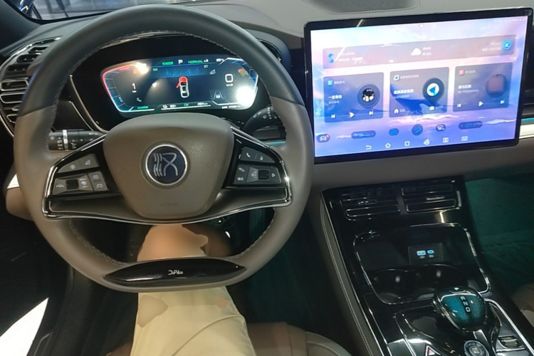 BYD Han 2023 car image #11