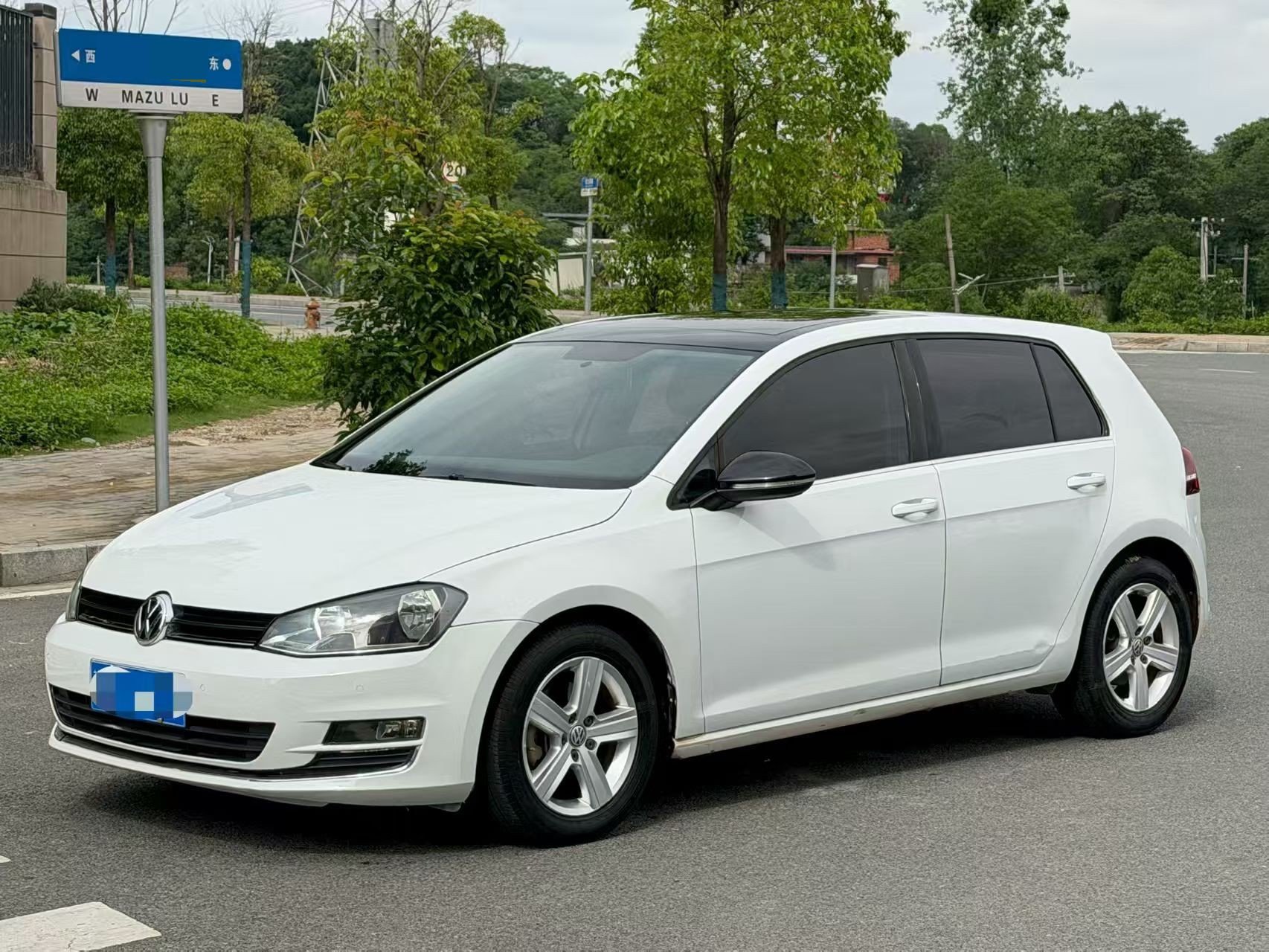 Volkswagen Golf 2017 car image 