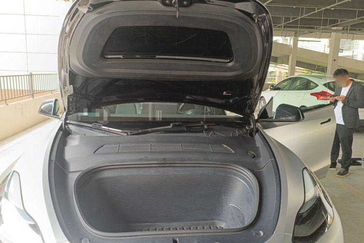 Tesla Model Y 2022 car image #22