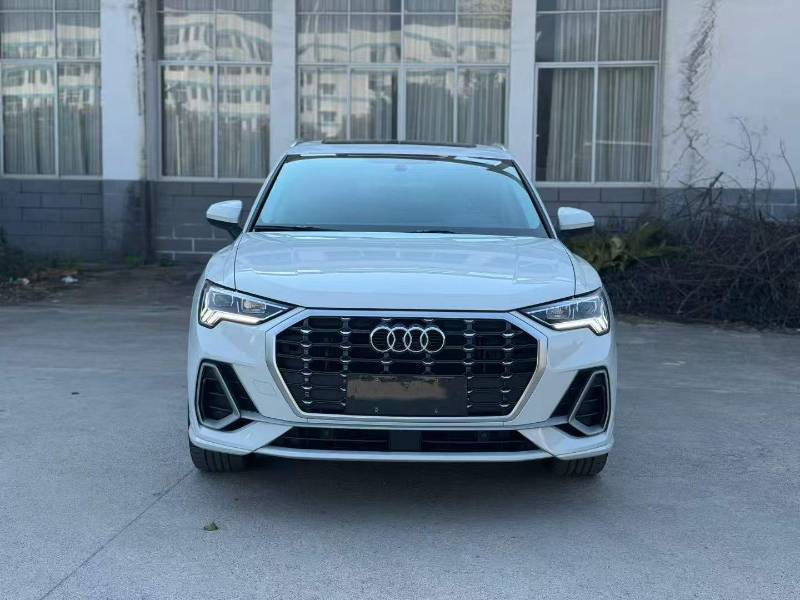 Audi Q3 2022 car image #2