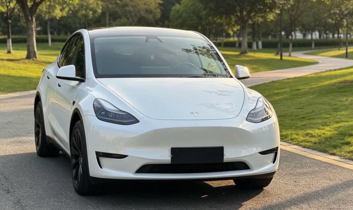 Tesla Model Y 2021 car image #2