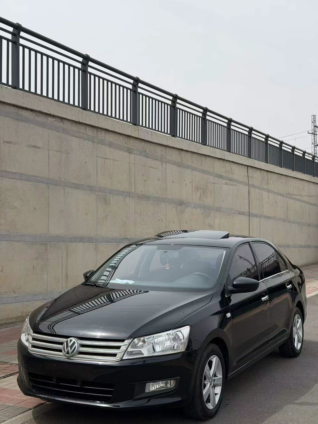 Volkswagen Santana 2015 car image 
