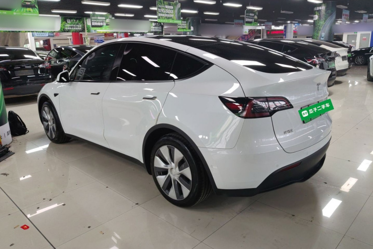 Tesla Model Y 2023 #5 Tesla Model Y 2023 car image #5