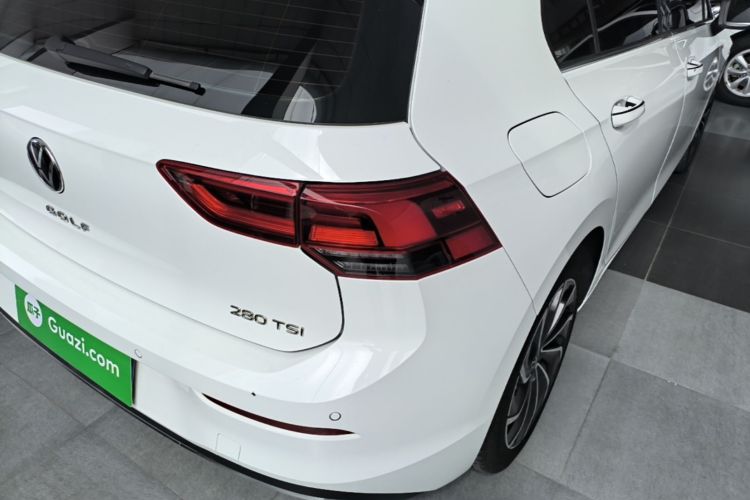 Volkswagen Golf 2023 car image #8
