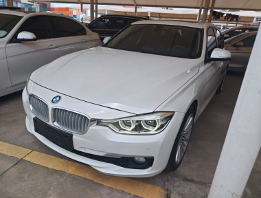 BMW 3 Series 2018 car image 
