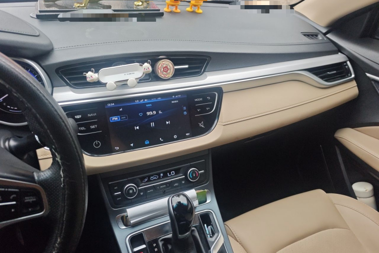 GEELY Emgrand 2019 car image #13